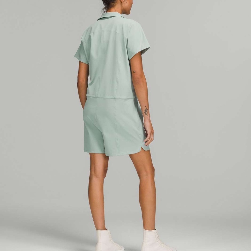Lululemon - Stretch Rib Pocketed Romper, Size 8, Silver Blue Colour - Picture 2 of 7